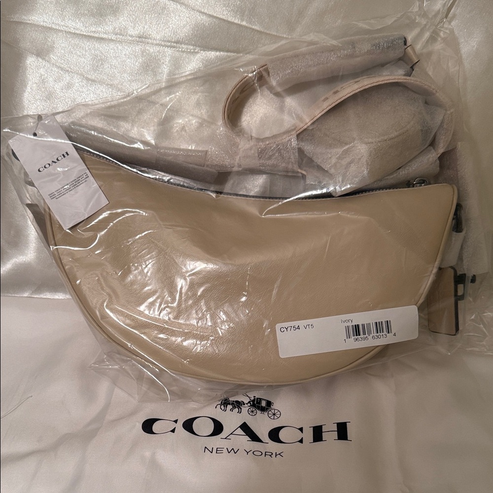 🤎 Coach NWT Leather Ivory Hall Soft Sling Bag with Crossbody Strap - Picture 4 of 7